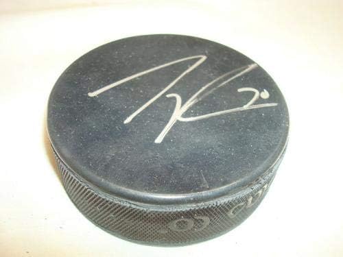 Танер Pearson подписа Хокей шайба С Автограф 1A - за Миене на НХЛ с автограф