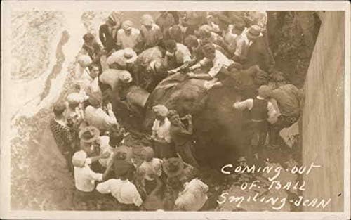 Излиза с Бала Улыбающаяся - Джин Ниагарски водопад, Ню Йорк, Ню Йорк Оригиналната Антични Картичка