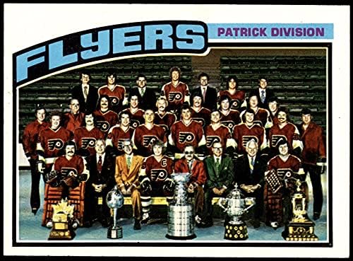 1976 Топпс 144 Флайърс с Екипа на Филаделфия Флайърс (хокейна карта) NM/MT Flyers