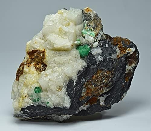 Натурален Emerald Crystal с Кварцови На Черна Матрица 91 Грама