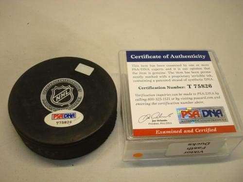 Виктор Бързо Подписа Хокей шайба Анахайм Дъкс с автограф на PSA/DNA COA 1D - за Миене на НХЛ с автограф