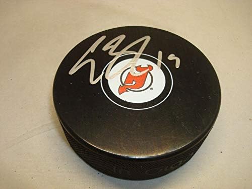 Травис Зейджак подписа хокей шайба в Ню Джърси Дэвилз с автограф от 1D - за Миене на НХЛ с автограф