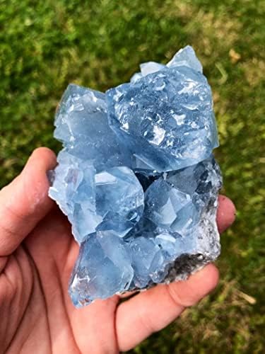 Миниатюрни натрупването на необработени кристали целестита (0,5 - 4,5) синята жеода целестита - необработен кристал