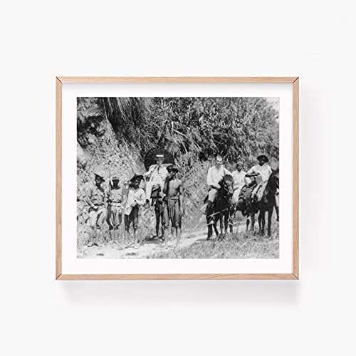БЕЗКРАЙНИ СНИМКИ Фотография: На пътека през Северен Лусон, Франк Г. Карпентър, 1924, Филипините Размер: 8x10 (прибл.