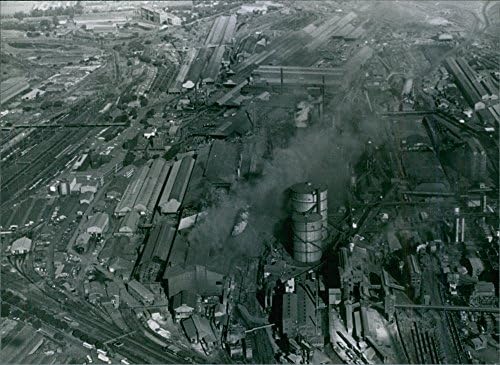 Реколта въздушна фотография огромен сталелитейного комплекс Iscor близо до Претория, Южна Африка, 1980 година.