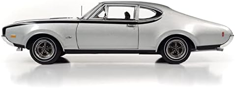 1968 Olds Cutlass Hurst Pima Сребрист автомобил Met с черни ивици Muscle Car & Corvette Nationals (MCACN) 1/18 Монолитен под