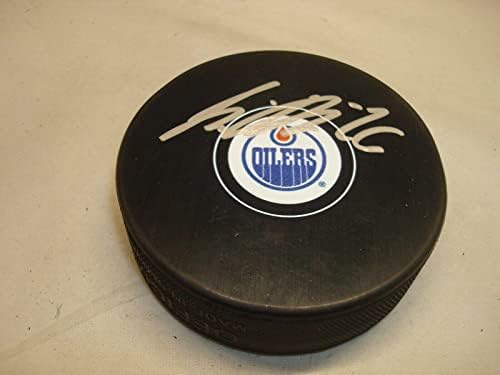Лиро Пакаринен подписа хокей шайба Едмънтън Ойлърс с автограф от 1B - за Миене на НХЛ с автограф
