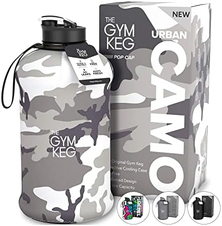 Спортна бутилка за вода GYM KEG (2.2 литра) Случайна | на полгаллона (градски камуфлаж) в комплект със спортна бутилка за вода 2,2 л Изолирано Запечатани (черен стелт)
